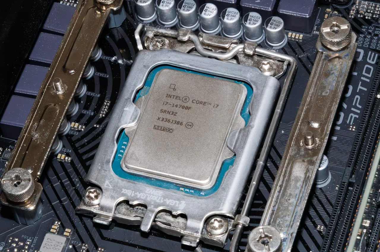 Core i7-14700F/i5-14400FとRTX 5070のゲーム性能をベンチマーク