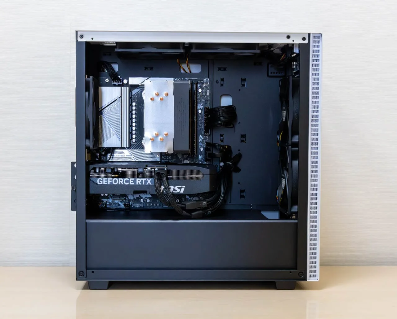 Lightning-G AF7 Ryzen 7 7700+RTX 5070モデルの実機レビュー